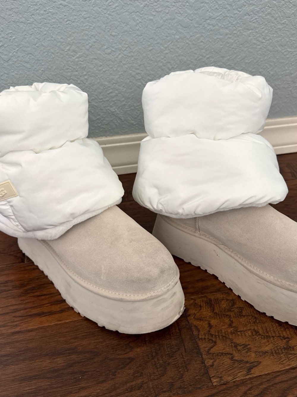 UGG Women's White and Light Taupe Puffer Platform Ankle Boots